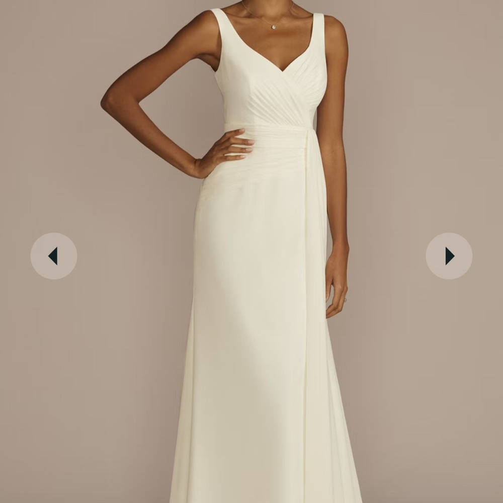 Cream V-Neck Sleeveless Wedding Dress